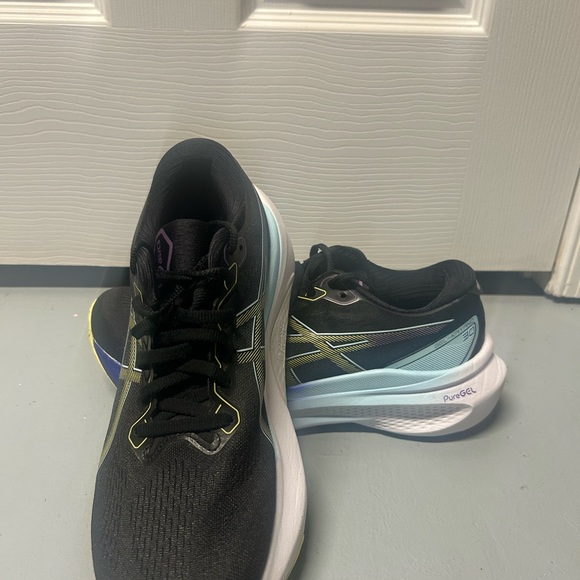 Asics Gel-Kayano 30 Black and Purple Sneakers - Picture 6 of 7